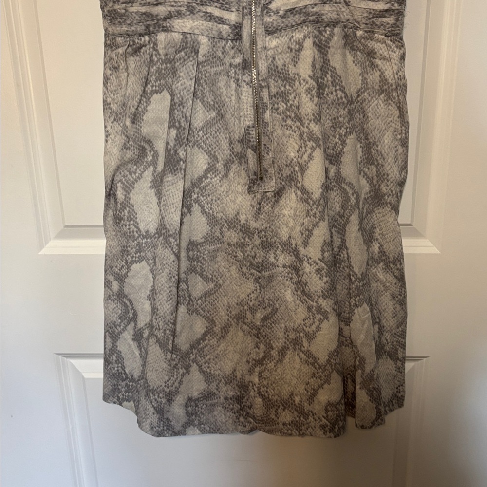 Elie Tahari Leanne Gray Snake Print Pleated Dress - Size 10 - Picture 8 of 14